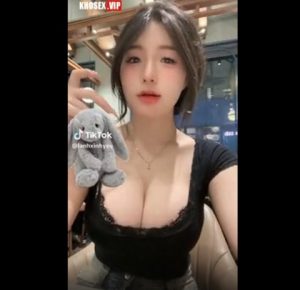 Bé tiktoker xinh quá đẳng cấp bị anh trai găm bi đụ