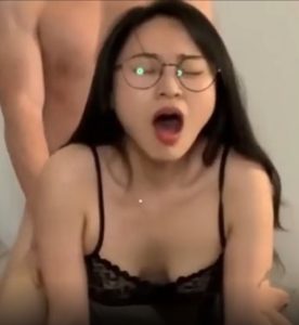 Em sinh viên bốn mắt nào cũng dâm hết vậy